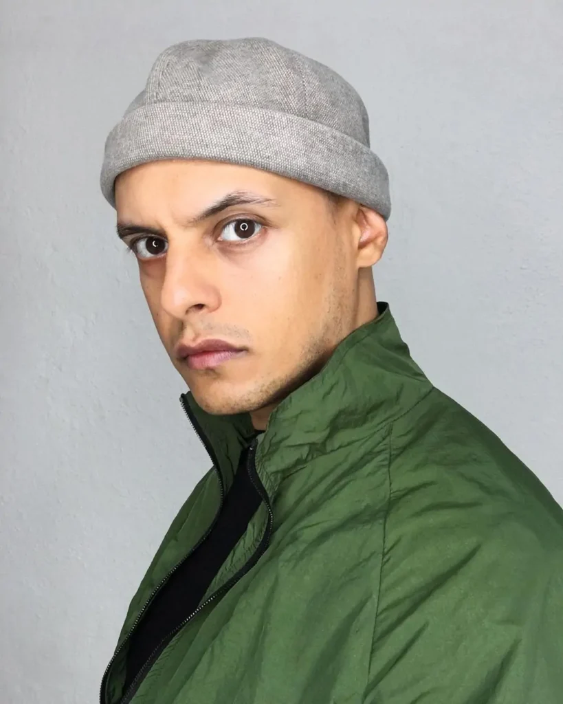 Adham Faramawy: Explorer le Corps, le Toucher, la Matérialité et la Marginalisation