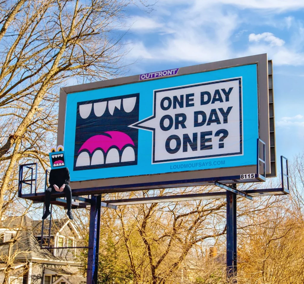 Greg Mike: Chaos Iconique, Nostalgie Réinventée en Couleurs Vives