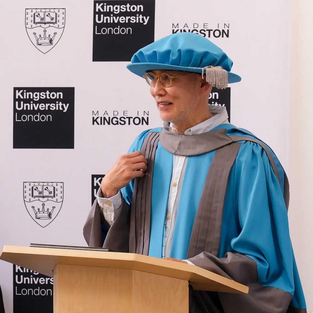 Do Ho Suh reçoit un doctorat honorifique de l’Université de Kingston