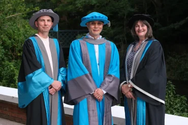 Do Ho Suh reçoit un doctorat honorifique de l’Université de Kingston