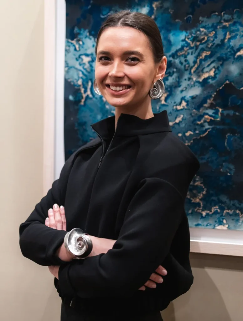 Une conversation avec Laura Medcalf: Peindre avec la terre, l’eau et le temps